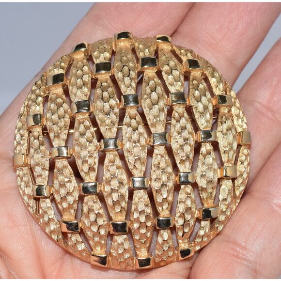 VintageCrown Trifari 1950's Alfred Phillippe Large Round Lattice Gold Brooch Pin - Picture 1 of 5